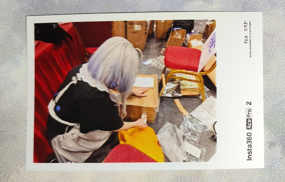 ArsKanana's tweet photo. 謎のチェキが届いた https://t.co/vQY9hngUBg