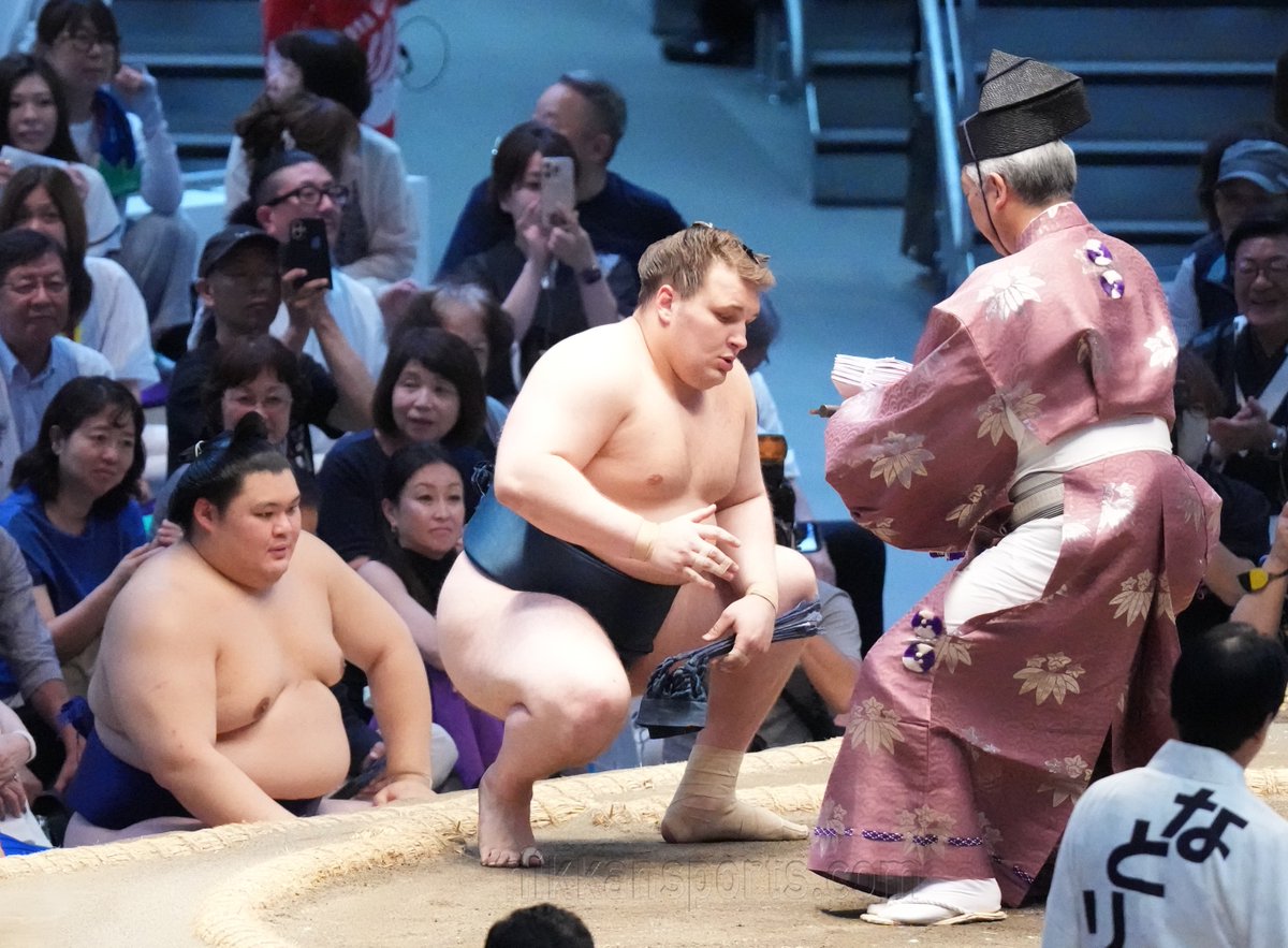 Ichiro_SUMO's tweet photo. 名古屋場所10日目終了時
１敗＝安青錦、琴栄峰
２敗＝霧島、髙安、朝乃山、尊富士、獅司
３敗＝熱海富士、伯乃富士、錦富士
https://t.co/RlbRrh6OPa https://t.co/SfQGx5ti7k