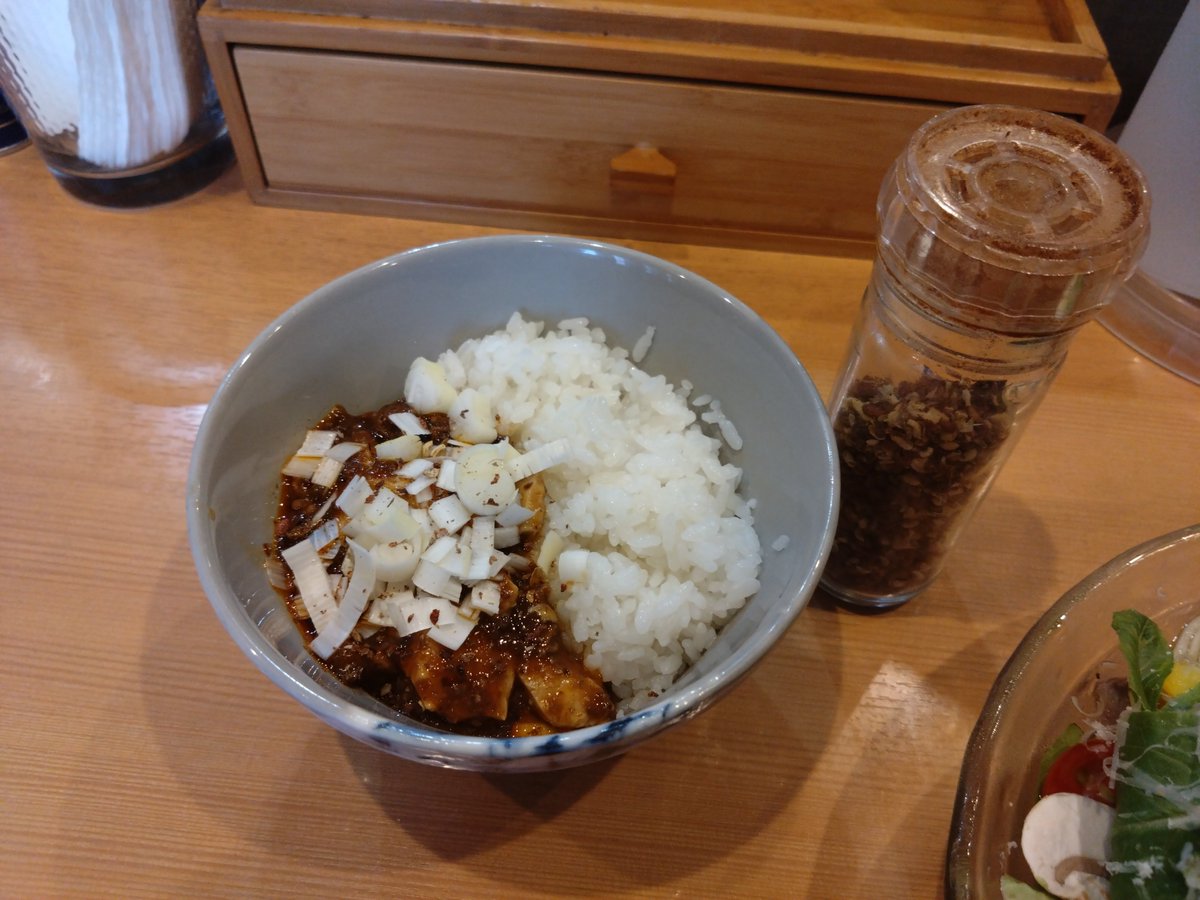 albert5237lee's tweet photo. 中華蕎麦はる@下井草

【夏季限定】
ローストビーフのサラダ冷麺(¥1,280)
大盛(¥150)×2
麻婆ごはん(¥280)
杏仁豆腐(¥280)

美味かった〜😆冷麺に入るフルーツは毎回違ってて面白い🍜
今日は麺たっぷり＆麻婆ごはんで満腹満足✨
杏仁豆腐はぶどう乗せでした💕 https://t.co/LLmvRjfmrl
