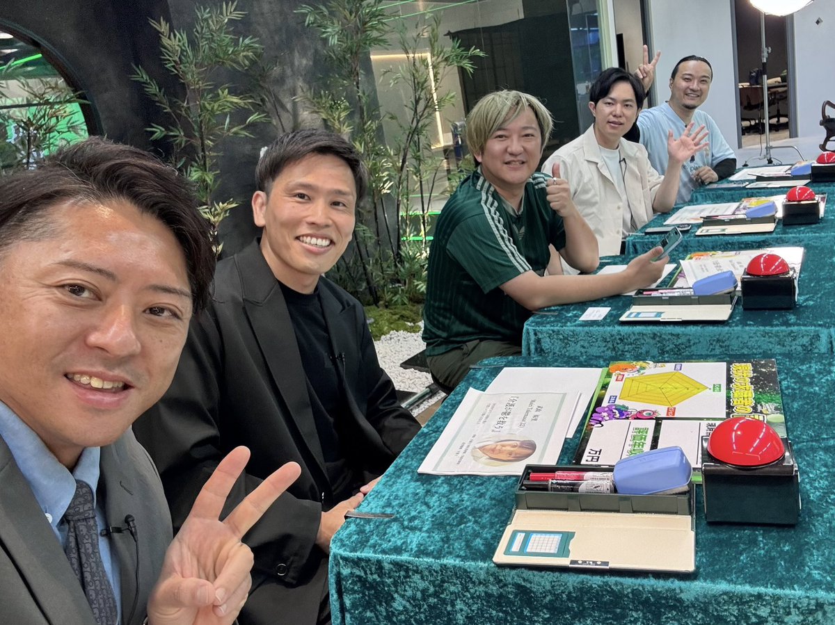 fukushi_ngo's tweet photo. 新幹線なう

想いの強さがフォロワー数に表れる
本当にそうなのかもしれない

いろんな方と出会い
いろんな方と話し
いろんな感性に触れる

初めての方との出会い
大切にしていきたい

まだまだ成長できるはず https://t.co/4nVxqmx2CS