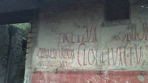 emilio_delrio's tweet photo. En un examen:
- Señale alguno de los más grandes logros de la antigua Roma

Y contesta el alumno:
- aprender a hablar latín https://t.co/w5QCUggsE3