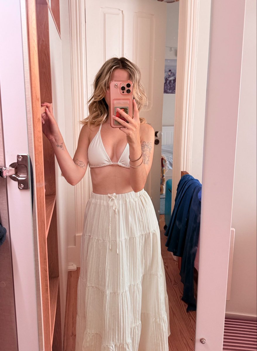 roroxx16_'s tweet photo. Good morning simps, princess is awake and on holiday so go send for breakfast on throne 😘

Findom  Paypig  moneyslave cuck sph cashcow JOI CBT brat https://t.co/yrwHpVCuTb