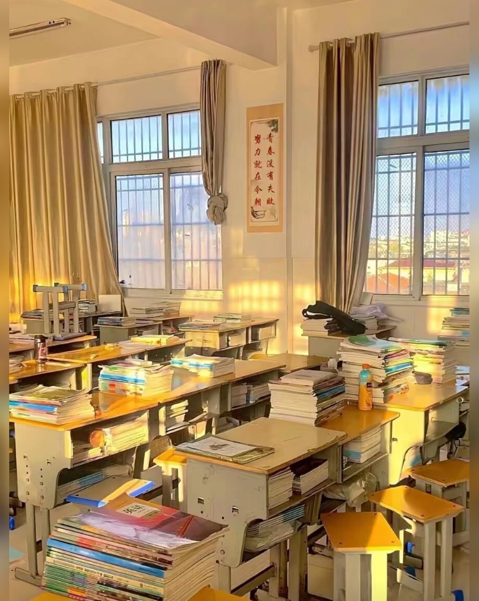 s3napse84990's tweet photo. New semester mode: ACTIVATED  Ready to dive into new courses, meet amazing people, and chase those small wins this term! Let’s do this!， https://t.co/fSruz40HGe