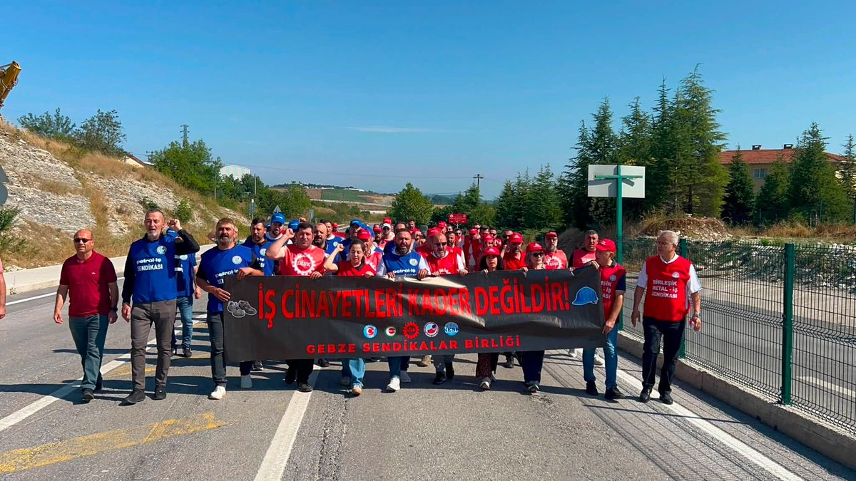 isigmeclisi's tweet photo. Gebze Sendikalar Birliği, Kandıra’da görülen Ravive Kozmetik iş cinayeti davasının 3. duruşmasına katılıp aileleri yalnız bırakmadı..
Dilovası için adalet..
İş cinayetleri kader değildir..
Katillerden hesabı emekçiler soracak.. https://t.co/MwrRHIYPUC