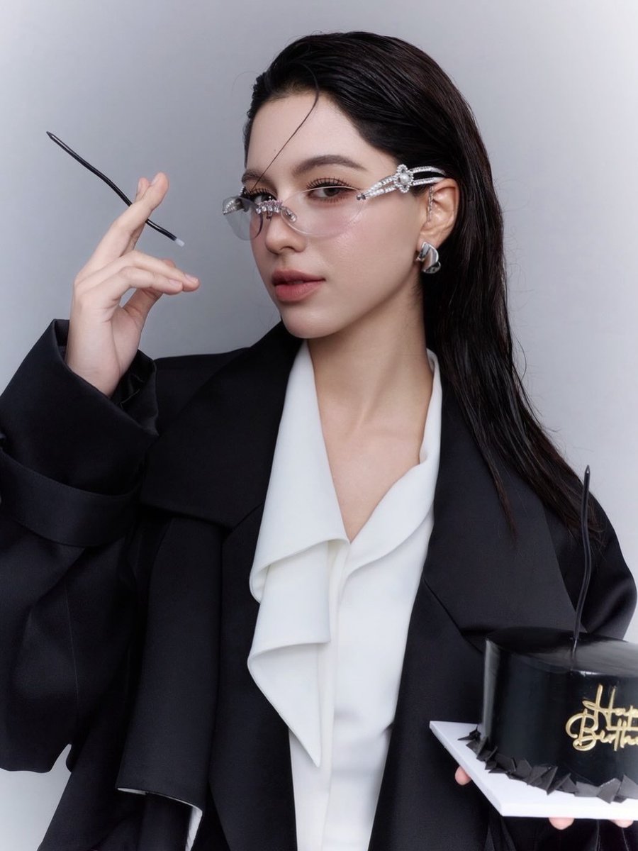shellybenda's tweet photo. 23 ขวบแล้ว เย้🖤🎂

#shellybenda https://t.co/97qbzUeBo8