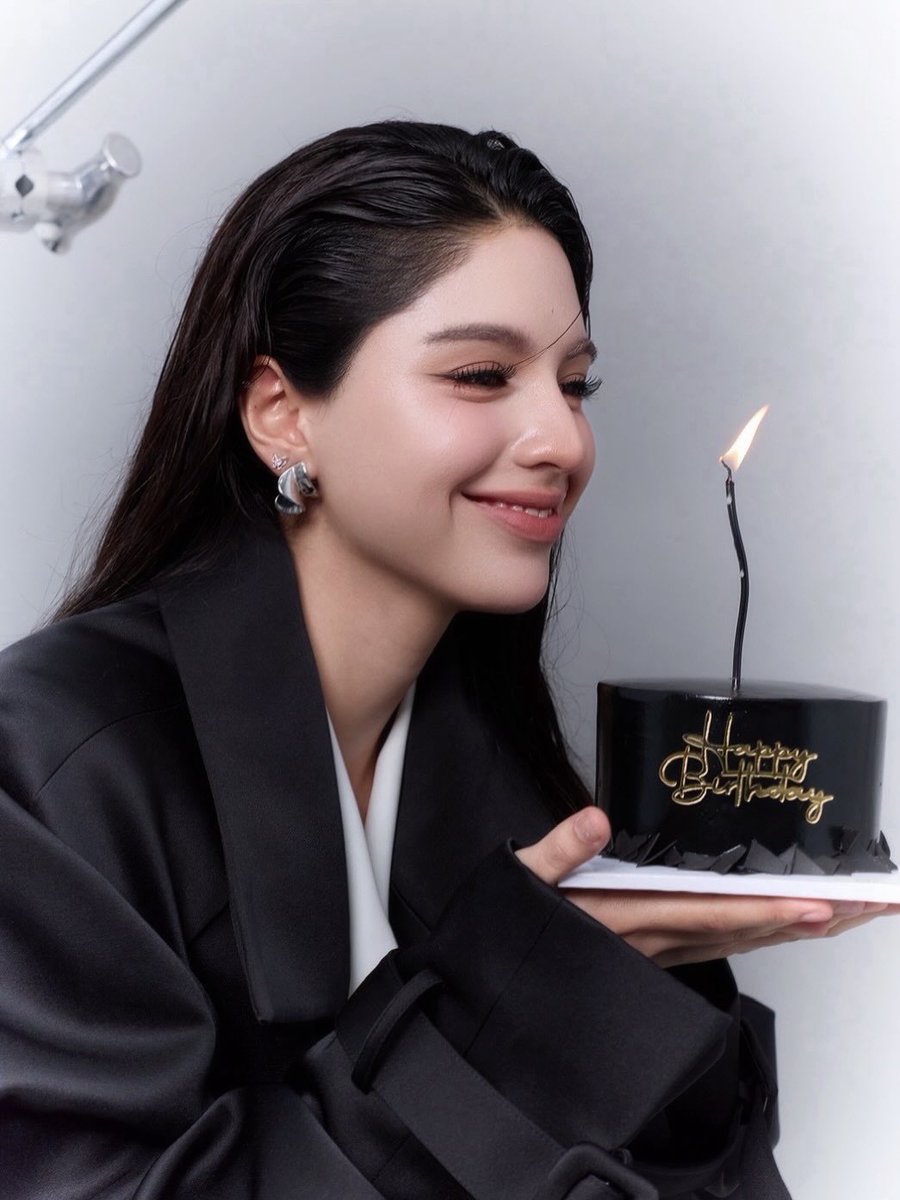 shellybenda's tweet photo. 23 ขวบแล้ว เย้🖤🎂

#shellybenda https://t.co/97qbzUeBo8