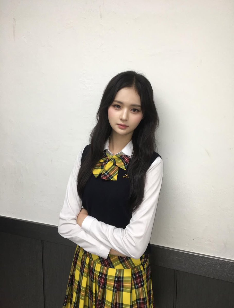 suiovee's tweet photo. 리라아트고 이지현선배 여자친구잇나요 급해요 https://t.co/DsXiCldiRM