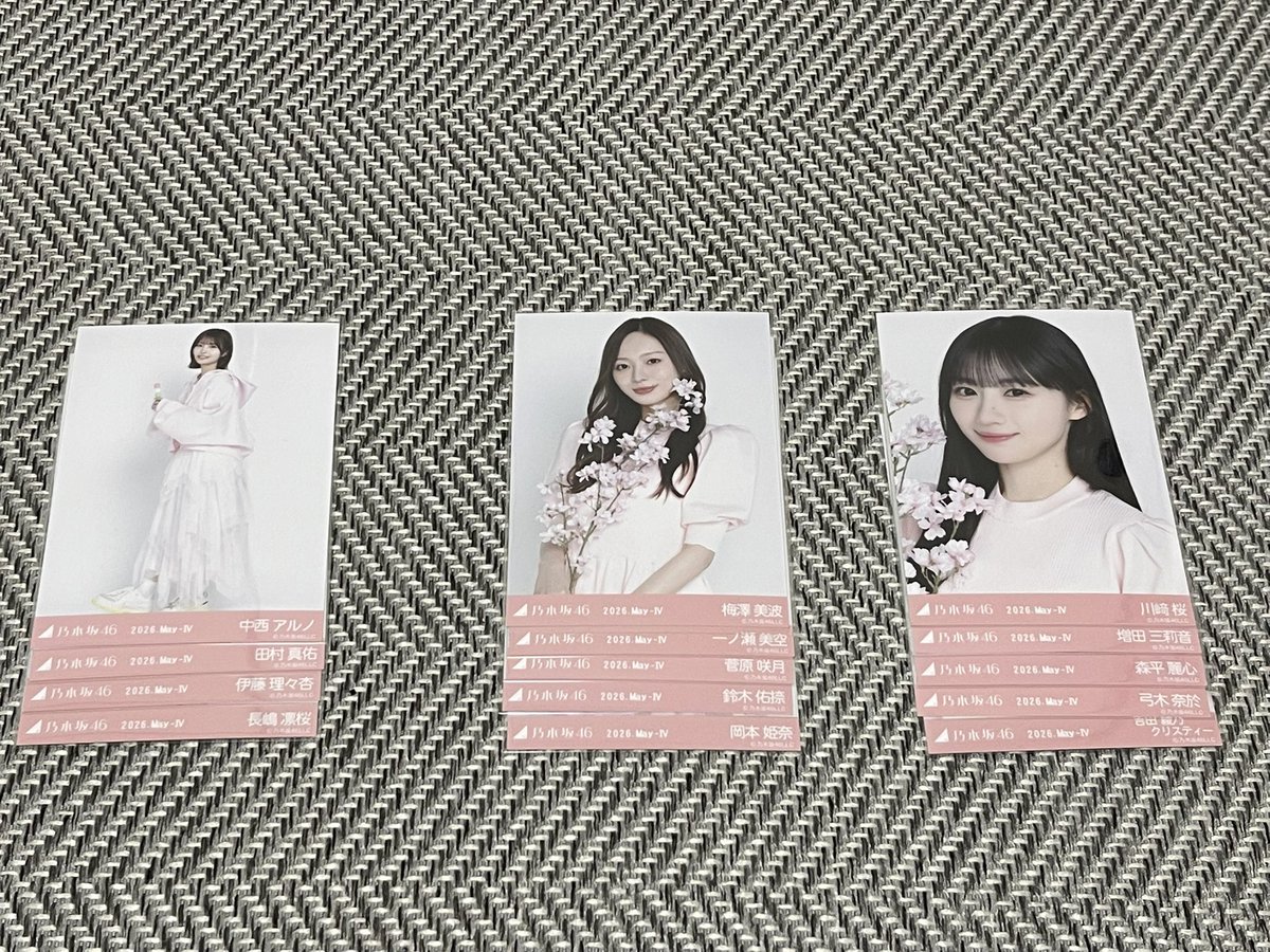 yug46f's tweet photo. 乃木坂46 生写真　桜カラーコーデ　トレ

求　賀喜　ヨリ　チュウ　ヒキ
　　金川　ヨリ　チュウ

提供　画像

郵送トレ希望
トレ案よろしくお願いします。 https://t.co/fvWZ5m3854
