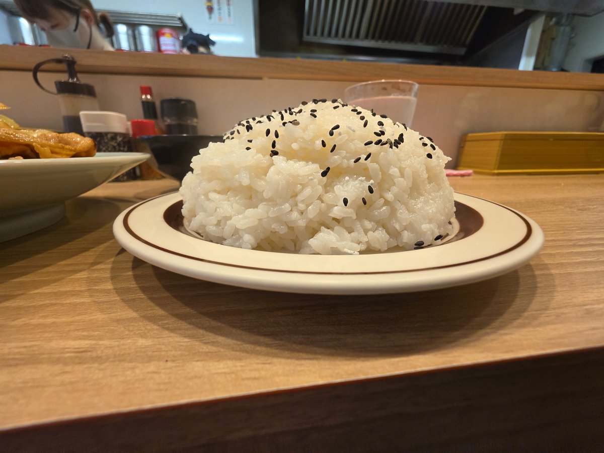 EMTGKinCsxn17Py's tweet photo. 洋庖丁大山店(板橋区)にて！
スタミナ焼ランチ(ご飯大盛)を！
今日のお昼はコチラへ💨
店に着くまで暑くて熱中症になりそう💦でも食べたいから行っちゃう🤭初のスタミナはでっかいお皿で登場✨️タレシミシミの肉野菜炒めこれまためちゃくちゃ旨い😋俺の人気No.1にします👍美味しかった~御馳走様です🙇‍♂️ https://t.co/iQv5KEJxag