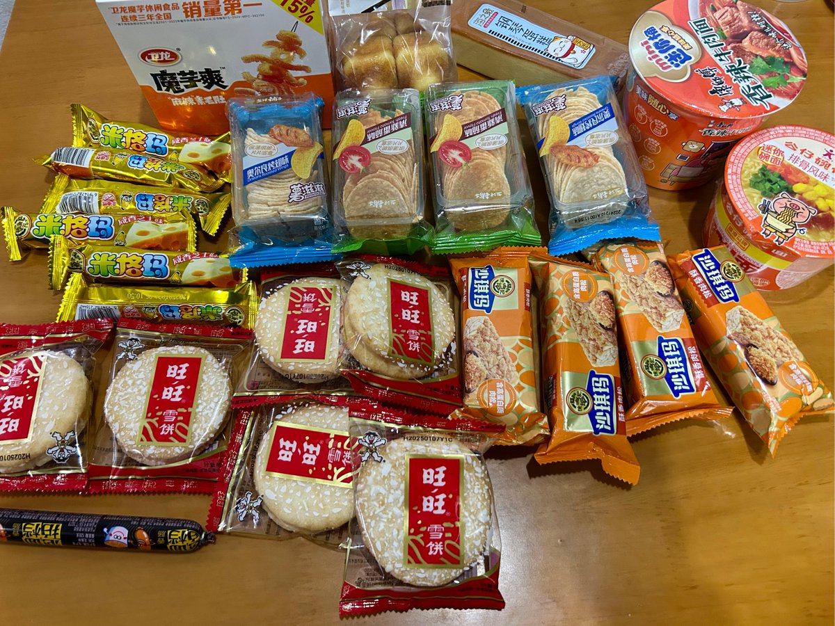 yangjoyjp's tweet photo. Sharing the ultimate snack haul with my crew—crunchy rice crackers, creamy matcha puffs and tangy dried mango hits different when passed around!  Tag your snack buddy you’d split this with! https://t.co/rDWQYmPI4N