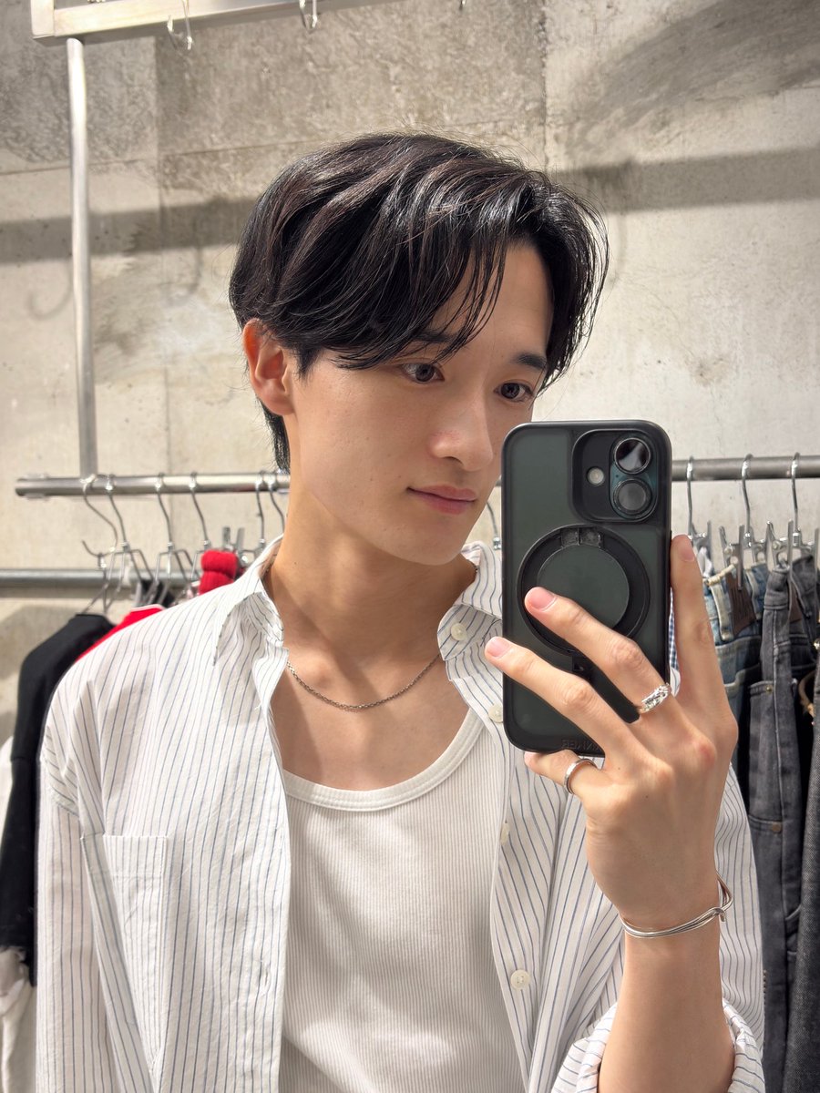 yuya__ootd's tweet photo. 夏に軽やかなストライプシャツどう思う https://t.co/NbIoysEzt9