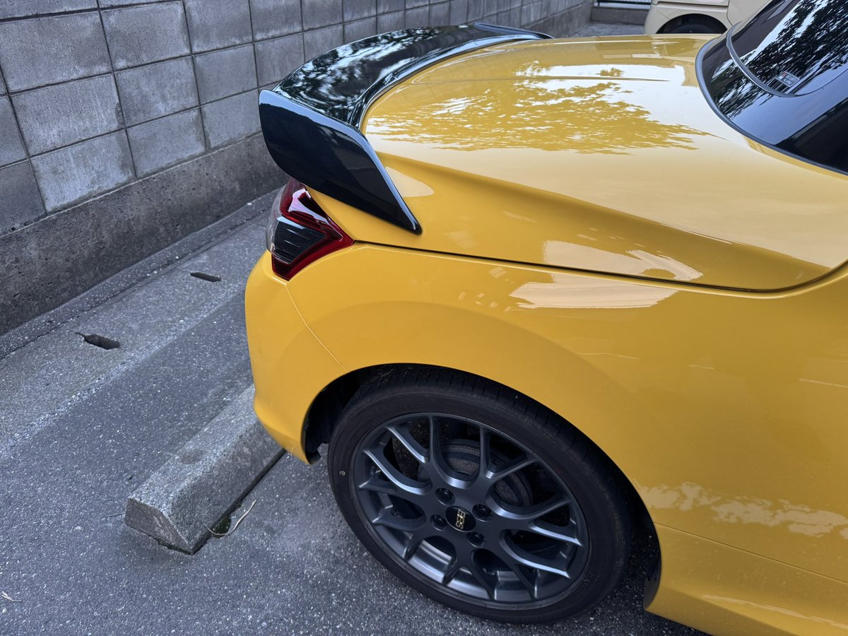 duo280c's tweet photo. コペンカスタムDIY
Dスポーツのトランクスポイラー取り付け
あえての異色で少し重く見えるかなと思いきやGR-Sのスタイルなら丁度いい感じかな
 #コペン https://t.co/teBlyREH3K