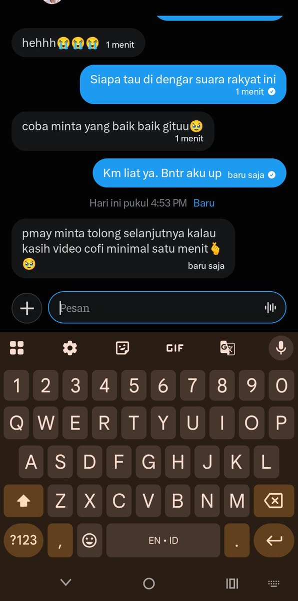 Faforfifa's tweet photo. Permisi ibu May, ada rakyat CopperFifa yang protes. Katanya kalau up video CopperFifa jangan cuma 1 detik. Kalau bisa naik level jadi 10 detik. Lebih baik kalau bisa 1 menit.

Begitu loh, Ibu May 🥹😍🫰🏻

@maealithings 

Perlu di tag gak bu May nya? https://t.co/hOUbDApIO9