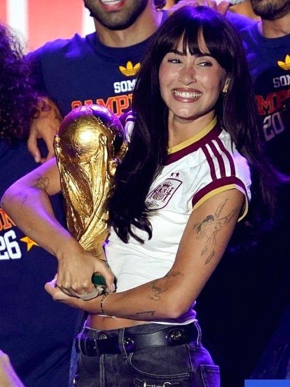 Demista11's tweet photo. Su sonrisa de Pura felicidad con la copa 🥹 https://t.co/iLchUfxX7s
