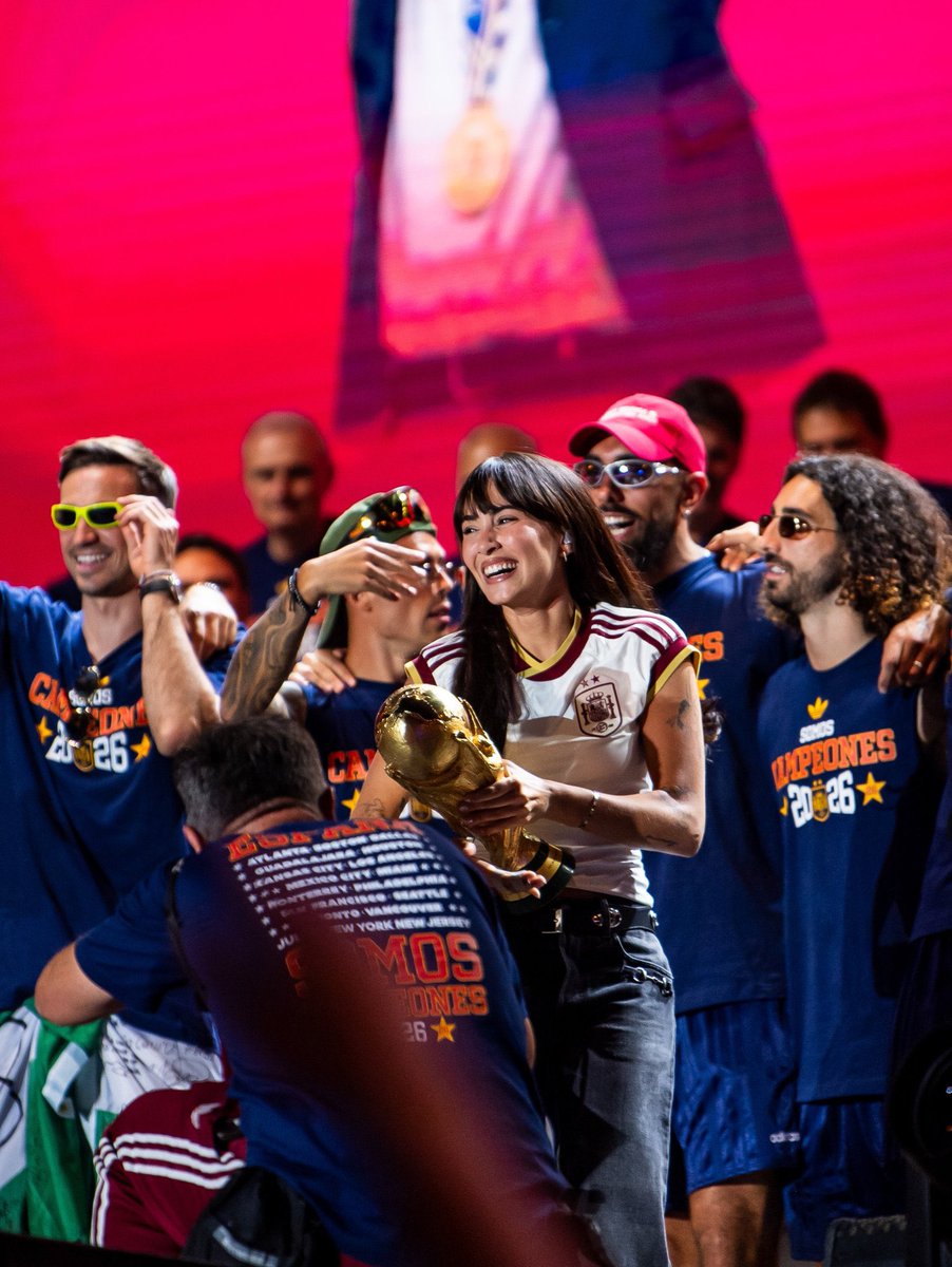 Demista11's tweet photo. Su sonrisa de Pura felicidad con la copa 🥹 https://t.co/iLchUfxX7s
