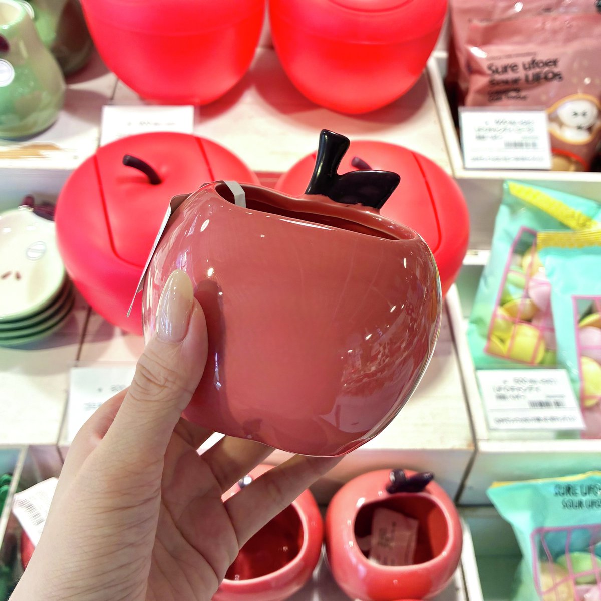 コロコロりんごアイテムで、お部屋にアクセント🍎❤️