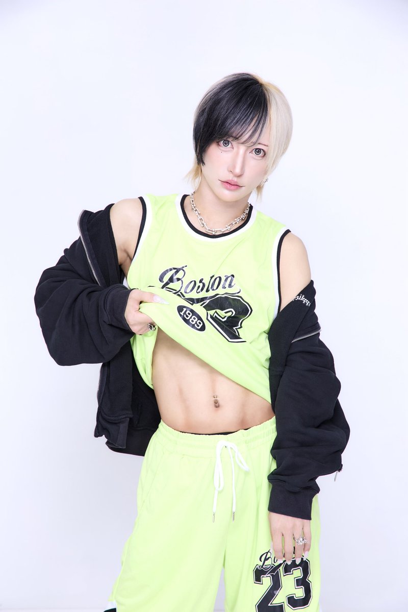 kope0519's tweet photo. 昭和生まれの40歳アイドルなんだけど

バカ高い体重計買って測った結果、、、

体内年齢25歳でドパガキしちゃった https://t.co/dmeUHKsD84