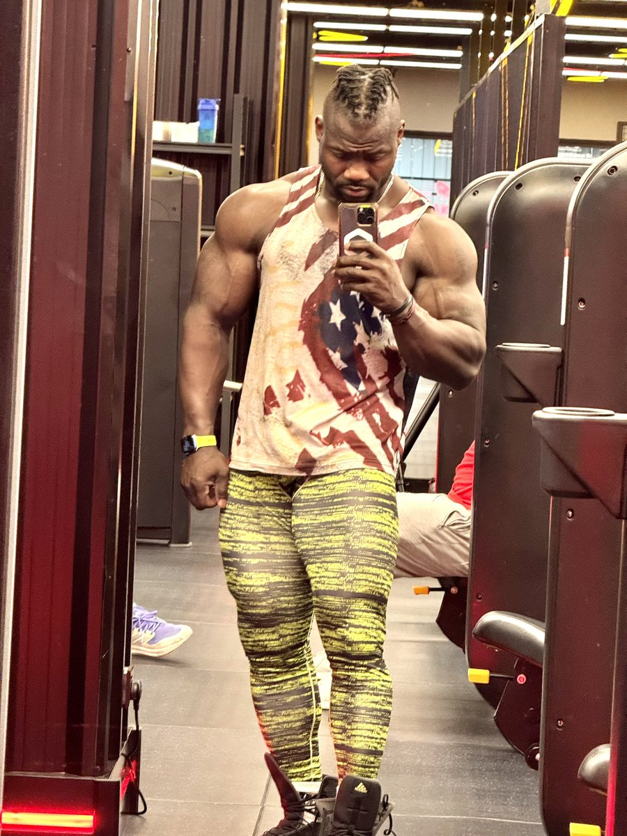 MalikTyrone2's tweet photo. Leg workout done ✔️ #ifbbpro https://t.co/jjdHp1rtQb