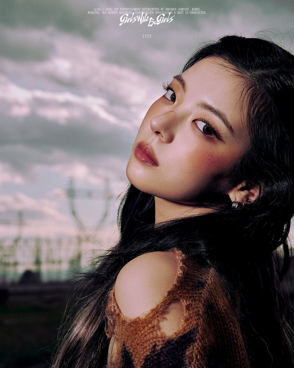 AliceCamposdaS3's tweet photo. 🩵Hoje é aniversário da princesa do ITZY!!!🩵
PARABÉNS LIA❣️❣️❣️
(fazia tanto tempo que eu não tinha tempo pra compartilhar post de aniversário dos meus ults🥹)
#ITZY #MIDZY @ITZYofficial
#LIA #리아
#HappyLiaDay
#언제나_리아의_안식처가_되어줄게
#OurAsylumLiaDay https://t.co/cavu8bX4wn