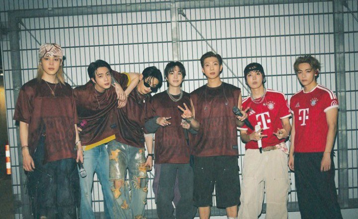 B061307's tweet photo. my forever seven ৎ୭ https://t.co/DUR9kP9puQ