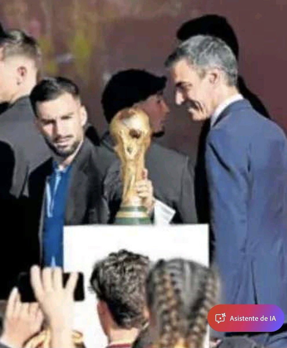 Ziryab7's tweet photo. @trinidadMNovo Gracias a Alex Baena la copa mundial sigue en manos del pueblo, no del sanchismo, sus familiares y amigos. GRACIAS ALEX!!!!! https://t.co/CuBC4AGEvv