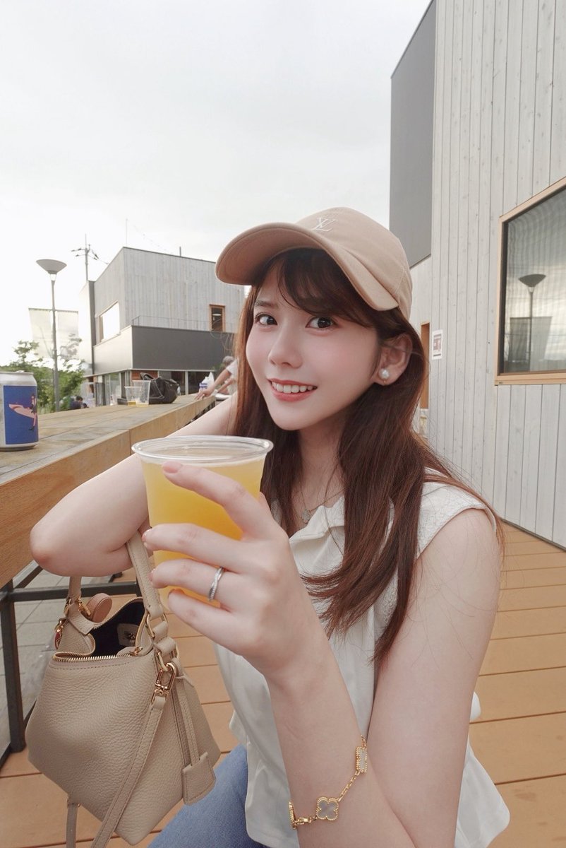 ayanokumaki's tweet photo. 164cm都内OLの休日きれいめカジュアルコーデ🫶🏻
TopsはTREFFLE＋のもの。

セーラーっぽいデザインのトップスとキャップの組み合わせがかわいい〜🤍🧢☁️ https://t.co/mK6GUj0pYr