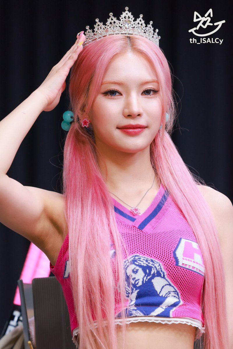 th_ISALcy's tweet photo. 260627 헬로라이브

핑크 채영공주👑

#아이사 #ISA #STAYC #스테이씨
#PinkISA https://t.co/DLtWmfoJzI