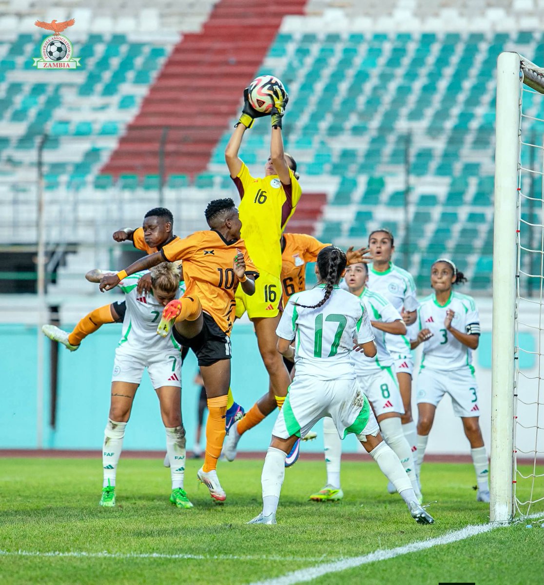 JWsports1's tweet photo. 📸 RECAP | Algeria 1-1 Zambia
The two Wafcon 2024 quarter-finalists shared the spoils on Sunday in the first tie of a two-match friendly.
📆 The two meet again on 22 July.
#WafconBuildup || #IntnlFriendly https://t.co/6VDzZJfBUt