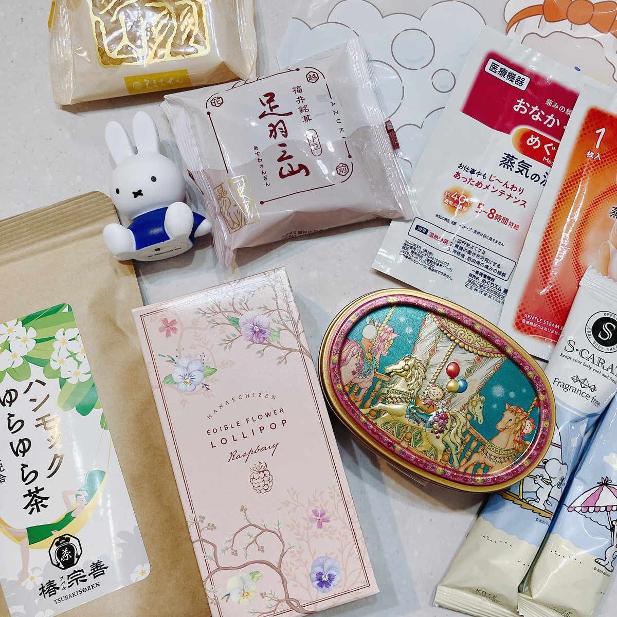 ___rav_oO's tweet photo. ななちゃんから可愛い🎁✨
気になってたお菓子屋さん♡
夏乗り切ろうねぇ…！
ありがとうーーー♡ https://t.co/YfMEs4G32O