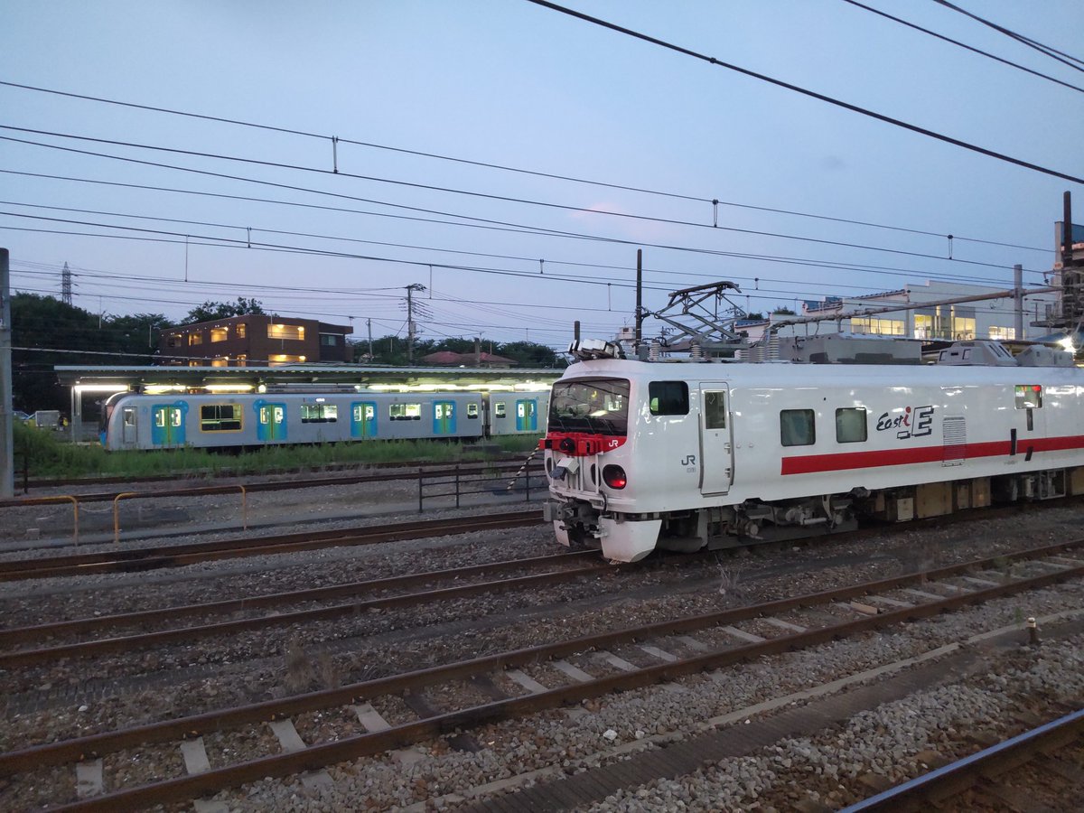 s_murano's tweet photo. East-i-Eに遭遇したので https://t.co/yyxO5P0iL6