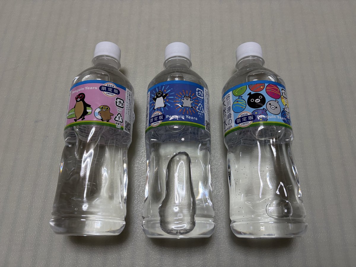 2022Ambassador's tweet photo. 最後だからかな？
「Suicaのペンギンミネラルウォーター」、今年は２バージョン出るんだ。😳😳😳

#JR東日本 #Suicaのペンギン #Suica #スイペン #JR東日本クロスステーション #アキュア https://t.co/0r9M2JKdxm