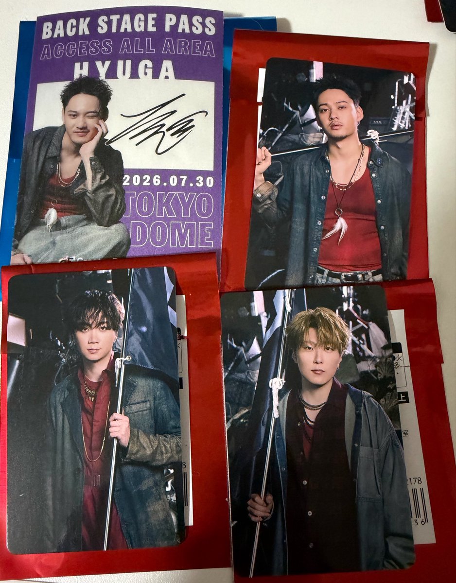 37west5's tweet photo. Creator Dream Fes 2026 CDF

【 譲 】画像のもの

【 求 】トレカ ゆうたセルカ風、伝説ｺﾝﾋﾞ、初期ﾒﾝ
ステッカー ゆうた

※CDF当日手渡し、郵送

#コムドット #CDF交換 #CDF2026 #コムドット交換 https://t.co/lkBp2Hduyj