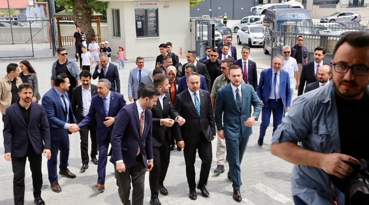 GSB_UrartuGM's tweet photo. 📍Yaz Okulu programımız kapsamında, Vali Mithat Bey Ortaokulu’nda gelecegimizin teminatı gençlerimizle bir araya gelerek selam verdik. https://t.co/Tw9vYcrW94