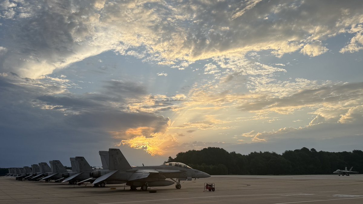 RealitySalesman's tweet photo. Good morning. 🇺🇸 https://t.co/inssYjpbFt