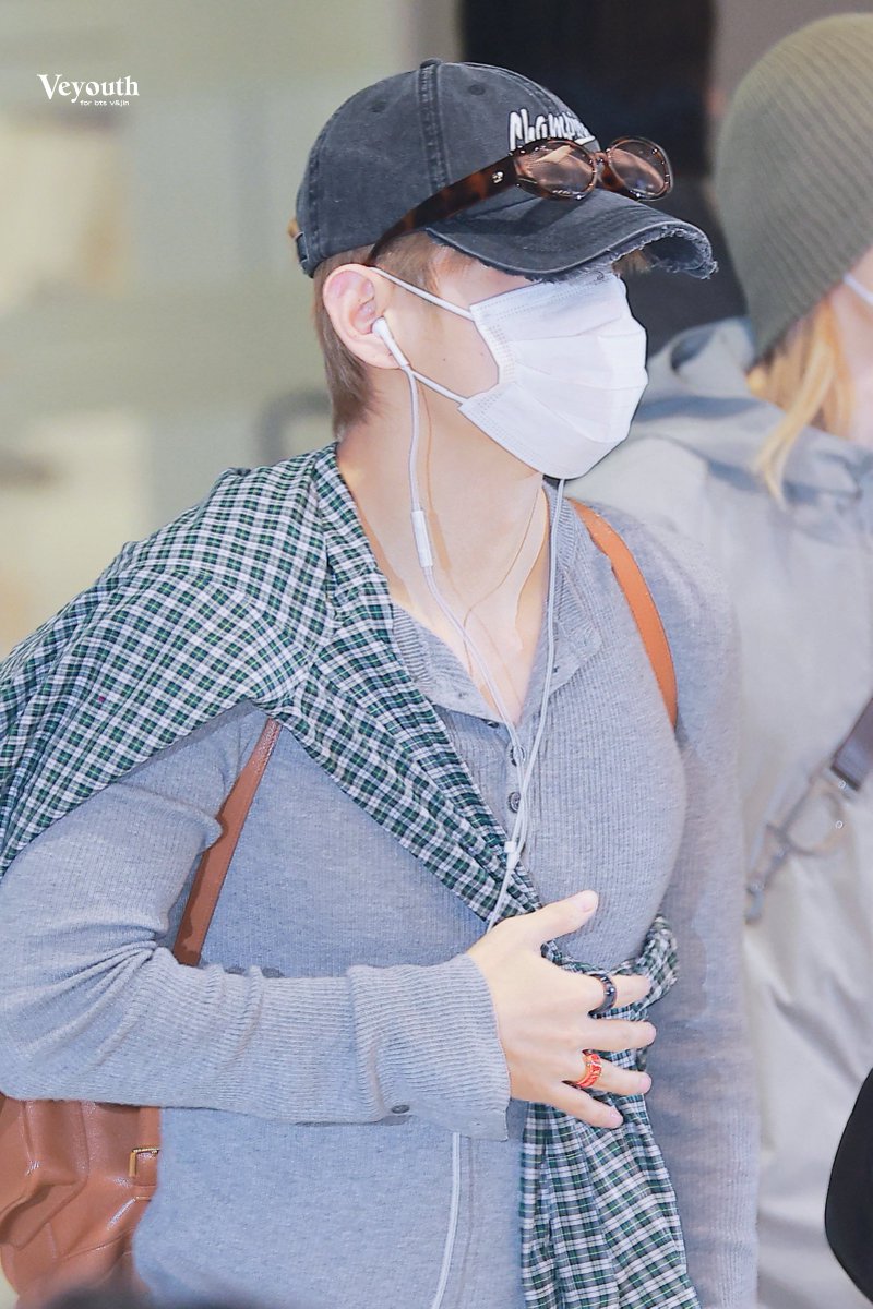 Veyouth_9592's tweet photo. 260721 ICN
HD
#V #뷔 #TAEHYUNG #태형 #テテ 
#방탄소년단
@BTS_twt https://t.co/vNM9m7TogP