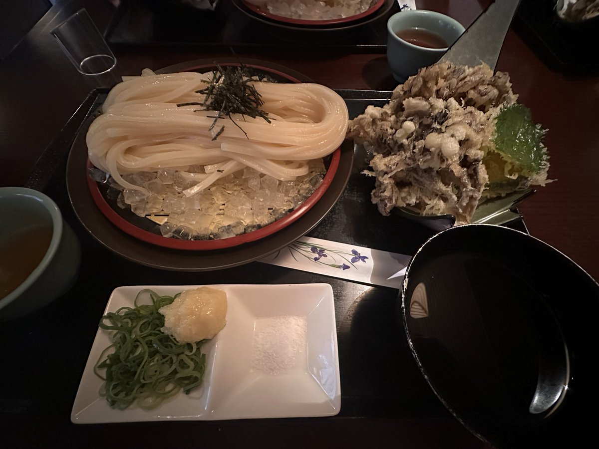 naito____7110's tweet photo. 連休中御殿場で食べたうどんが美味すぎてもう恋しい https://t.co/qyaL9q2545