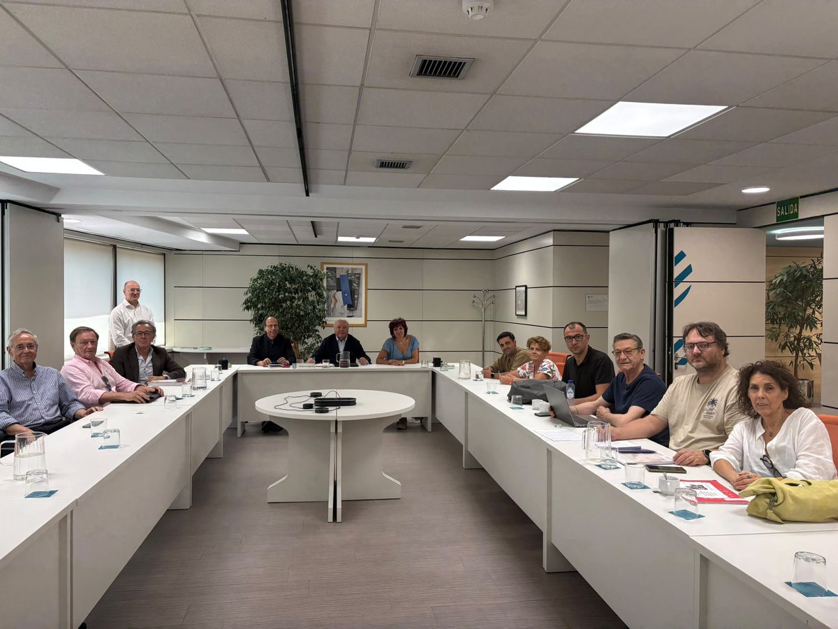 Industria_CCOO's tweet photo. 📢 CCOO Industria alcanza un preacuerdo en el convenio de Turrones y Mazapanes tras superar el bloqueo patronal.

✅ Hasta un 6,5% de subida salarial en 2026.
✅ IPC + 0,75% (mínimo 3%) en 2027 y 2028.
✅ 10 horas menos de jornada.
✅ Más derechos y sin perder ninguno de los ya conquistados.

✊ La negociación y la movilización dan resultados.