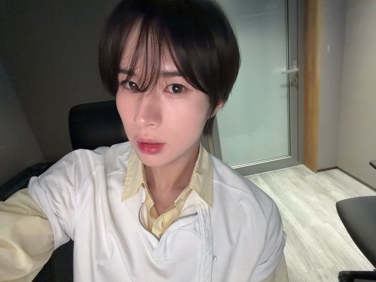 TWSLATION_'s tweet photo. [260721] #KYUNGMIN WV POST

🐹: Yellow yellow today💛🐥

#경민 #TWS #투어스 @TWS_PLEDIS https://t.co/iXRde0OA9g