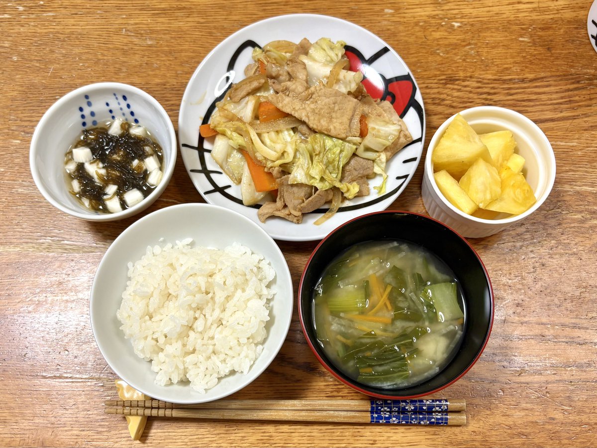hirobirohirota's tweet photo. 晩ご飯：肉野菜炒め、長芋ともずくの酢の物 https://t.co/DMJ5rjsvVm