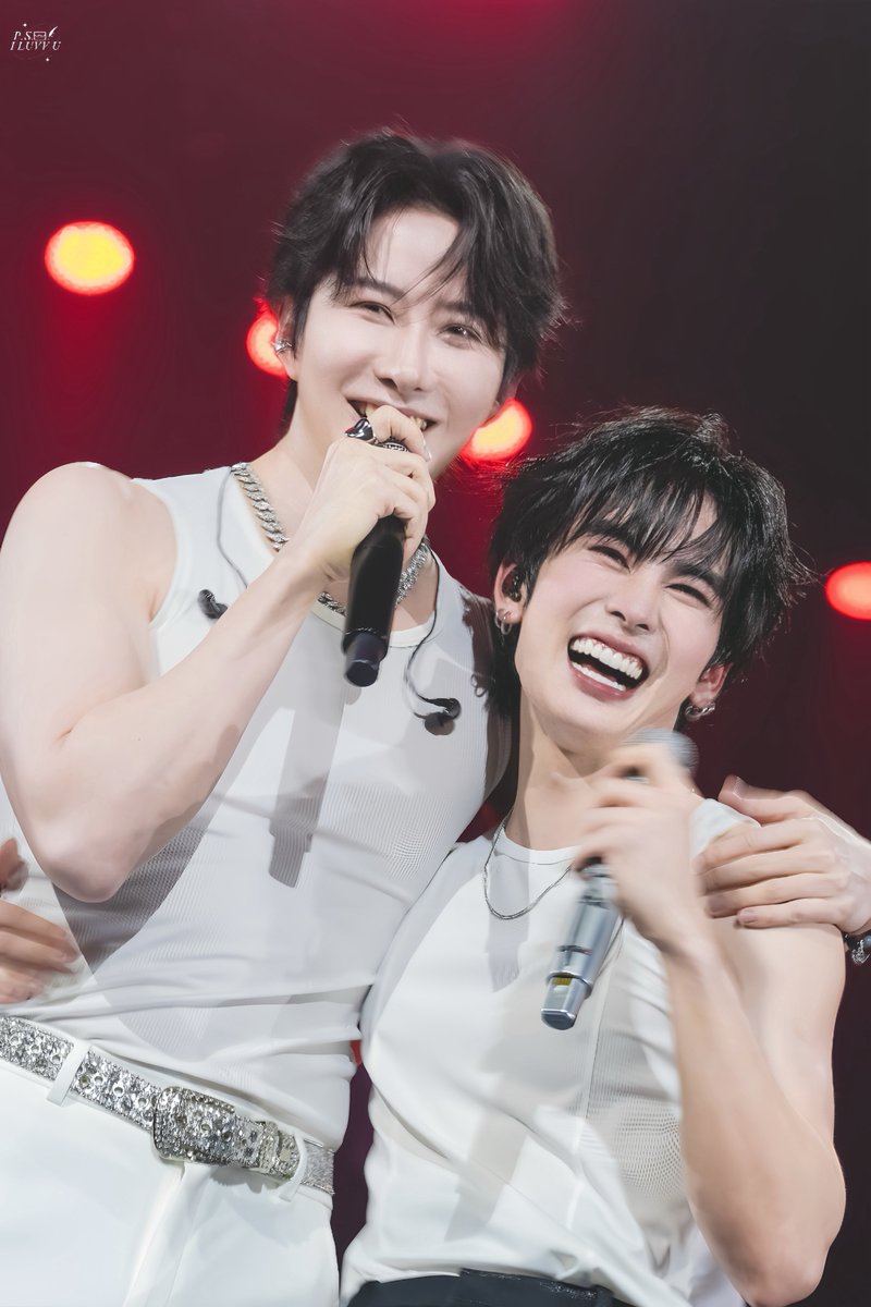 psiluvvu's tweet photo. เอาอะไ��มาไม่ใช่ ฝั่งนึงทรงแบดตัวร้ายเหมือนกัน อีกฝั่งก็หน้าตาผิวพิมพ์เดียวกัน แล้วบรรยายว่าพี่ชายหนูไอยเอาความคมไปหมด หนูไอยเลยหน้าตาน่ารักจิ้มลิ้ม (แต่เป็นเสือผู้หญิง😔) แล้วพี่เต๋าสั��ว่าเค้าส่งไพลอตมาให้ดูลูกบอกคู่นี้ดังมาก ต้องเล่น พี่ไมค์ก็บอกเดี๋ยวมีโปรเจคกับ GMM ถ้าใช่คือเชื่อแล้วว่ามันลงทุนจริง เลิกด่ามันแปปนึงก็ได้ ไอเริ้บ GMM ไอเริ้บสถาพรอปป้า