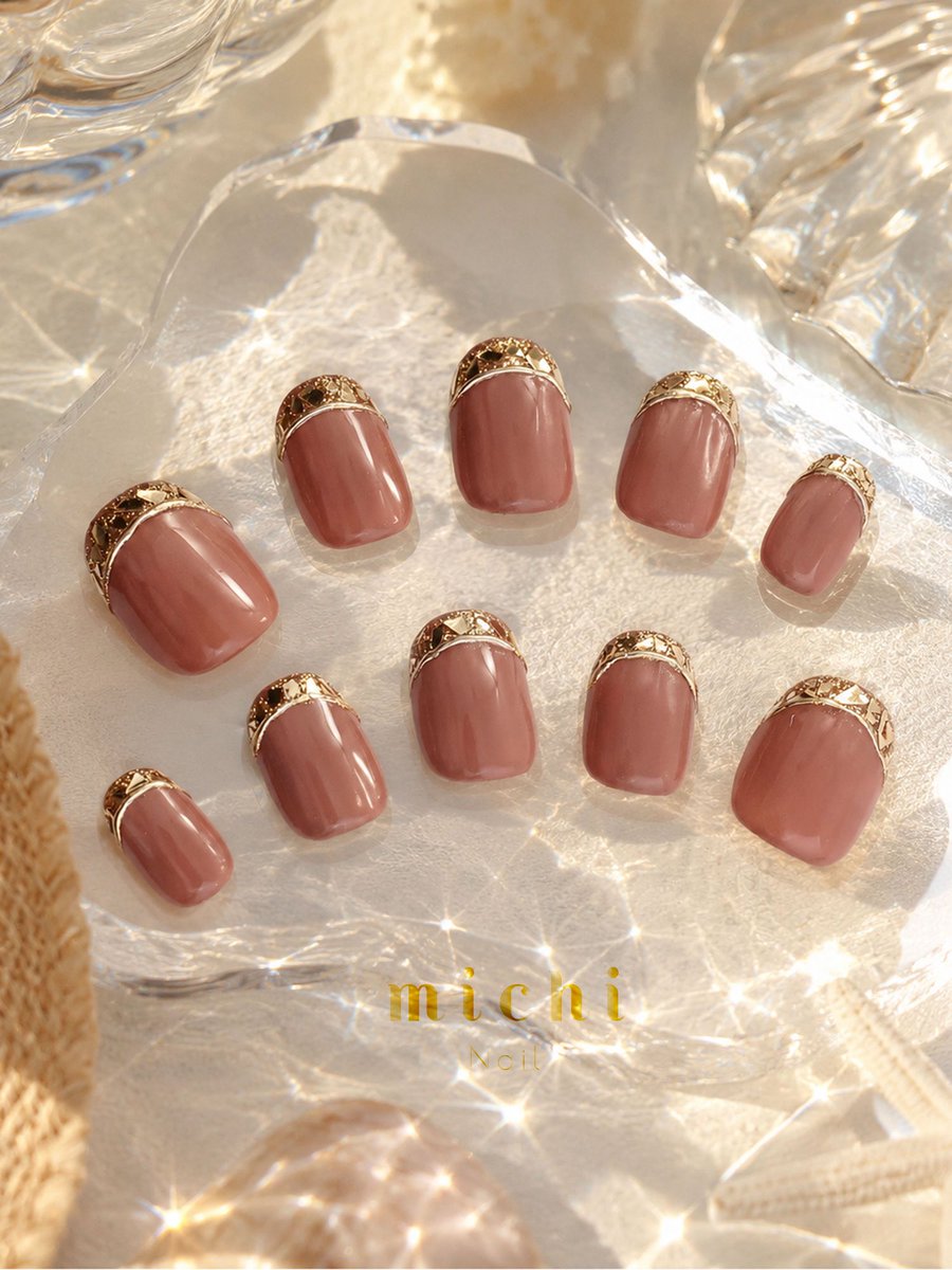 michi_nails's tweet photo. ～大人ピンクのゴールドガラスフレンチネイル～

https://t.co/aLxy31Zy5T

こちらのデザインはフットネイルもあります♪

https://t.co/Y78JChB7Zr

ミチネイルが選ばれる理由
☑️ 国内の現役ネイリストが一点ずつ大切に手作り
☑️ 最短即日発送
☑️ 無料のお試しチップで事前にサイズ確認
☑️ サロン通いより圧倒的に時短
☑️ 最長1年、繰り返し使えて高コスパ
☑️ はじめてでも自宅でかんたん装着
☑️ 紛失・破損時の1本〜注文OK
今日から、“はがれない可愛さ”をあなたの毎日に。

#nail #ネイル #newnail #newnails #nailstagram #ネイルチップ #ネイルチップ販売 #ミチネイル #michinail #ハンドメイド #つけ爪 #オーダーネイルチップ #オーダーネイル #プチプラネイル #新作ネイル #ネイル部 #nailarts