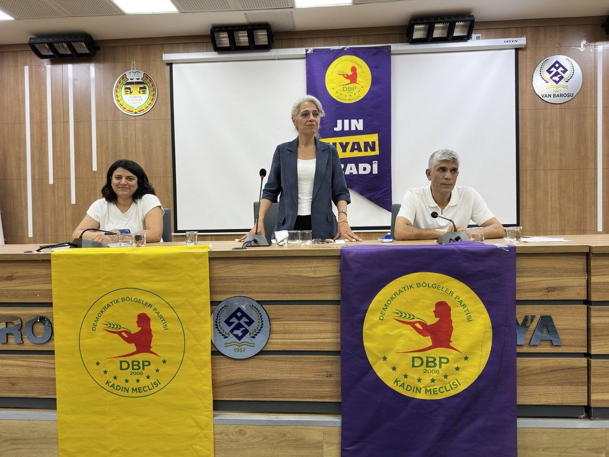 meclisi_n42861's tweet photo. Îro em li Wanê di çarçoveya kargehên me yên “Di Avakirina Civaka Demokratîk De Veguhestina Mêr” bi rêveber û endamên xwe re civiyan.

Avakirina civakeke demokratîk û azad bi veguhestina mêr û xurtkirina têkoşîna hevpar a li ser bingeha azadiya jinê pêkan e. https://t.co/TL38m34Yil
