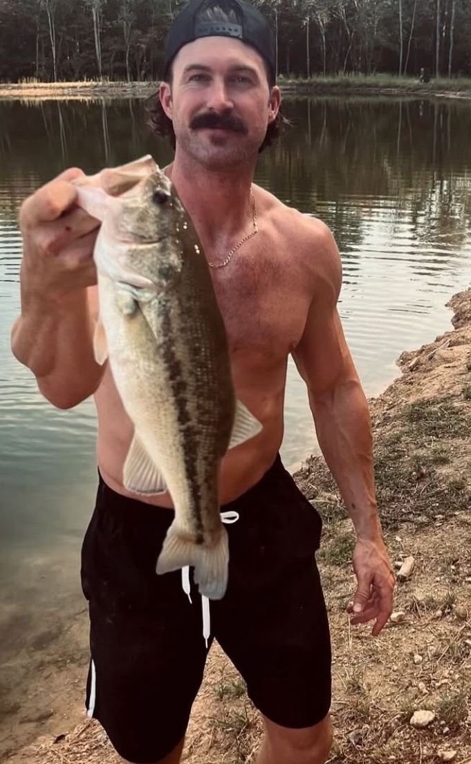 RileyGreen9000's tweet photo. Fish 🐠 hunting https://t.co/LjKLFovSkZ