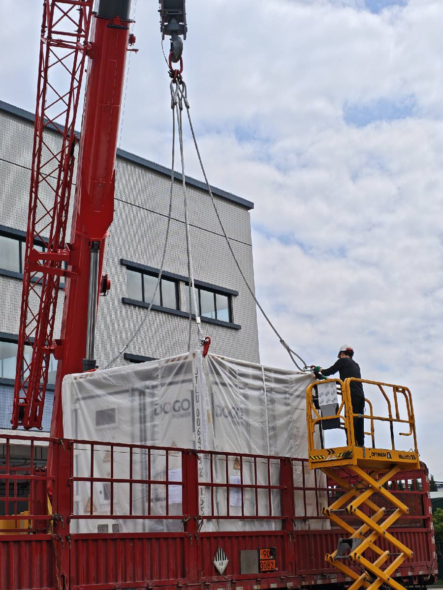 DoGoPower0928's tweet photo. Ready for dispatch! ⚡ DoGo ESS are now heading to Indonesia, bringing next-generation energy solutions to Southeast Asia.

Kudos to our dedicated site team for delivering a seamless loading and shipment process — every successful deployment starts with teamwork and execution. https://t.co/7JpmqBeSsV