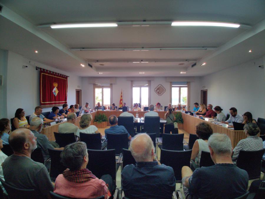 VilassardeMar's tweet photo. 📣 Aquest dijous, sessió ordinària del Ple municipal a Vilassar de Mar

📆 23 de juliol
🕖 19 h
📍Sala de sessions de l'Ajuntament

➡️ Consulta l'ordre del dia: https://t.co/3GviDWqnl0

#VilassardeMar #VdMendavant #PleMunicipal https://t.co/7ViD6dUNcF