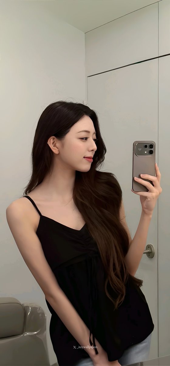 ITZY Wallpapers tweet media