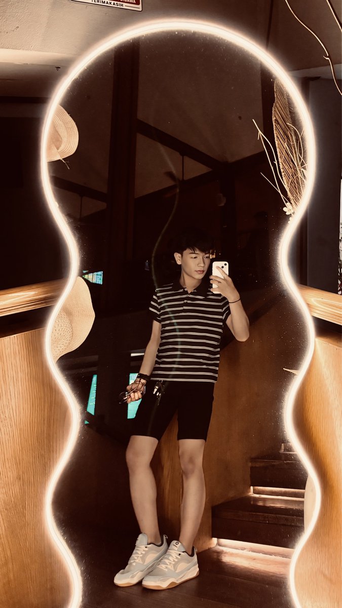 nghtfury_'s tweet photo. when yh punya pacar https://t.co/1FdWXGZi8x