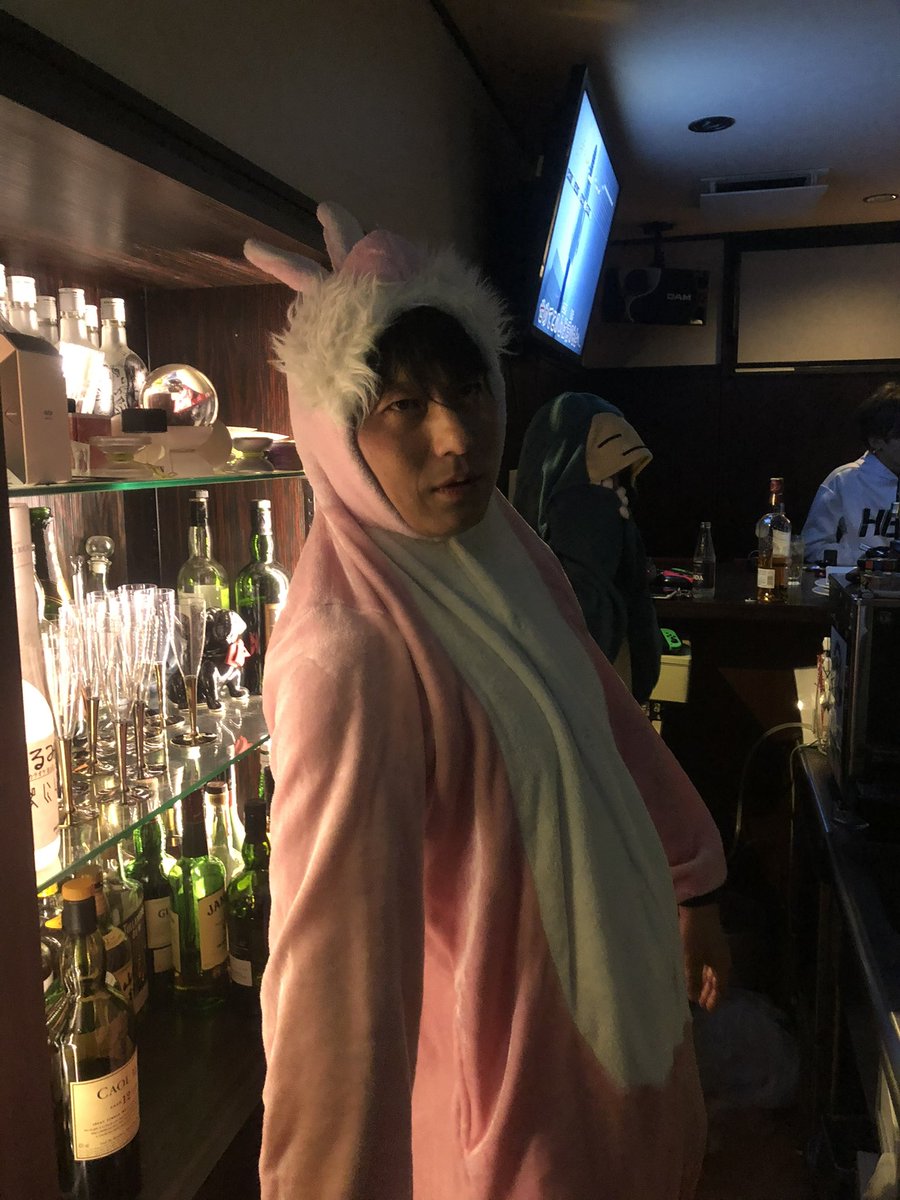 momomomocchi's tweet photo. 大道芸しか知らないままバーを初めて今年8/1で10周年を迎えます。
笑って、遊んで、時には泣いて…
たくさんの出会いと何気ない一夜一夜が「カラオケBARはぷにんぐ」を育ててくれました。
ここまで続けてこられたのは、支えてくださった皆様のおかげです。感謝を込めて、本当にありがとうございます。 https://t.co/x4u0UNGzt6