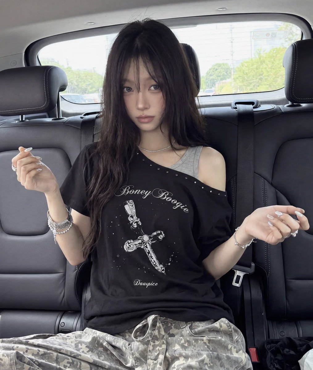 newspicy1214's tweet photo. #RT이벤트 ((팔로워 한정))
아래글 #RT + #마음 눌러주신 3분께 
요 존예 원숄더 레이어드 오프숄더 티 선물로 드립니다!! https://t.co/rBFvEnCaIx