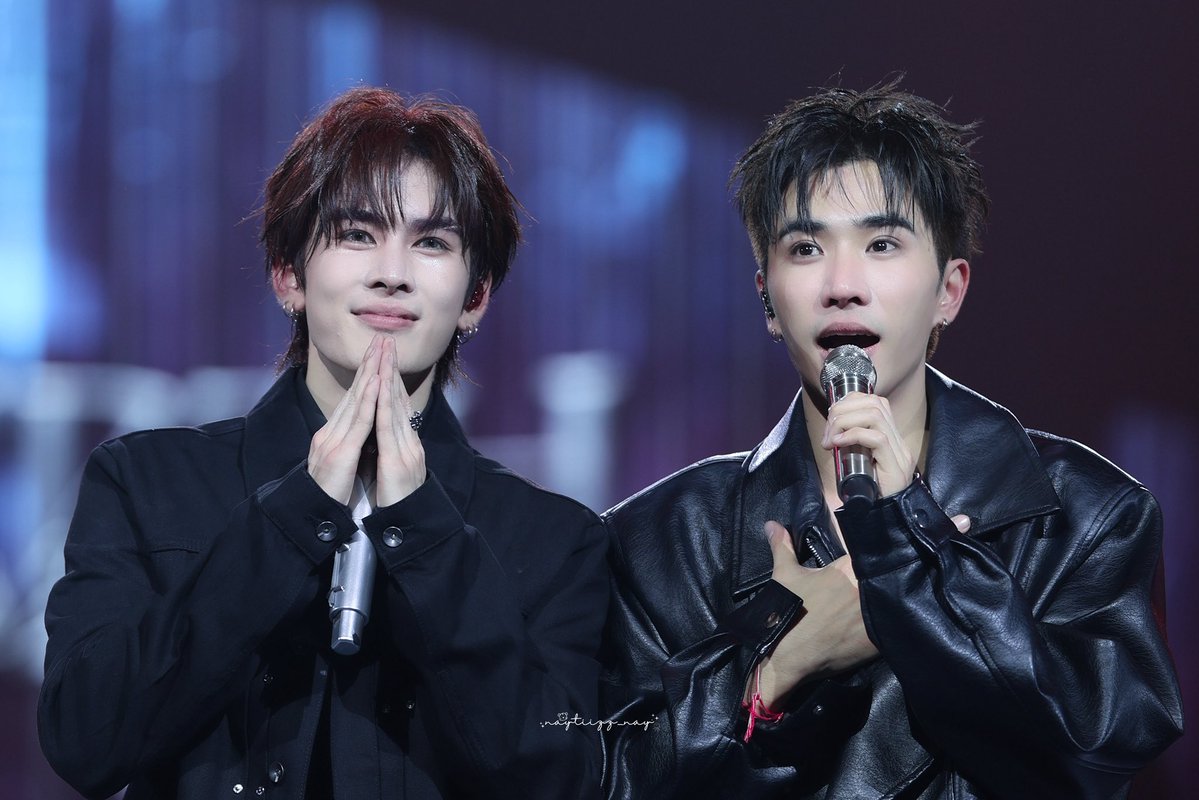naytiizz's tweet photo. พอดีเจ้าสาวพูดไม่ค่อยเก่งนะคับบบ 😌 

PERTHSANTA NEVER ENOUGH

#PerthSantaConcertD2
#Perthsanta 
#PerthTanapon #Santapp https://t.co/ijWwSXw6Ij
